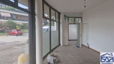 Vendita Negozio, Renate