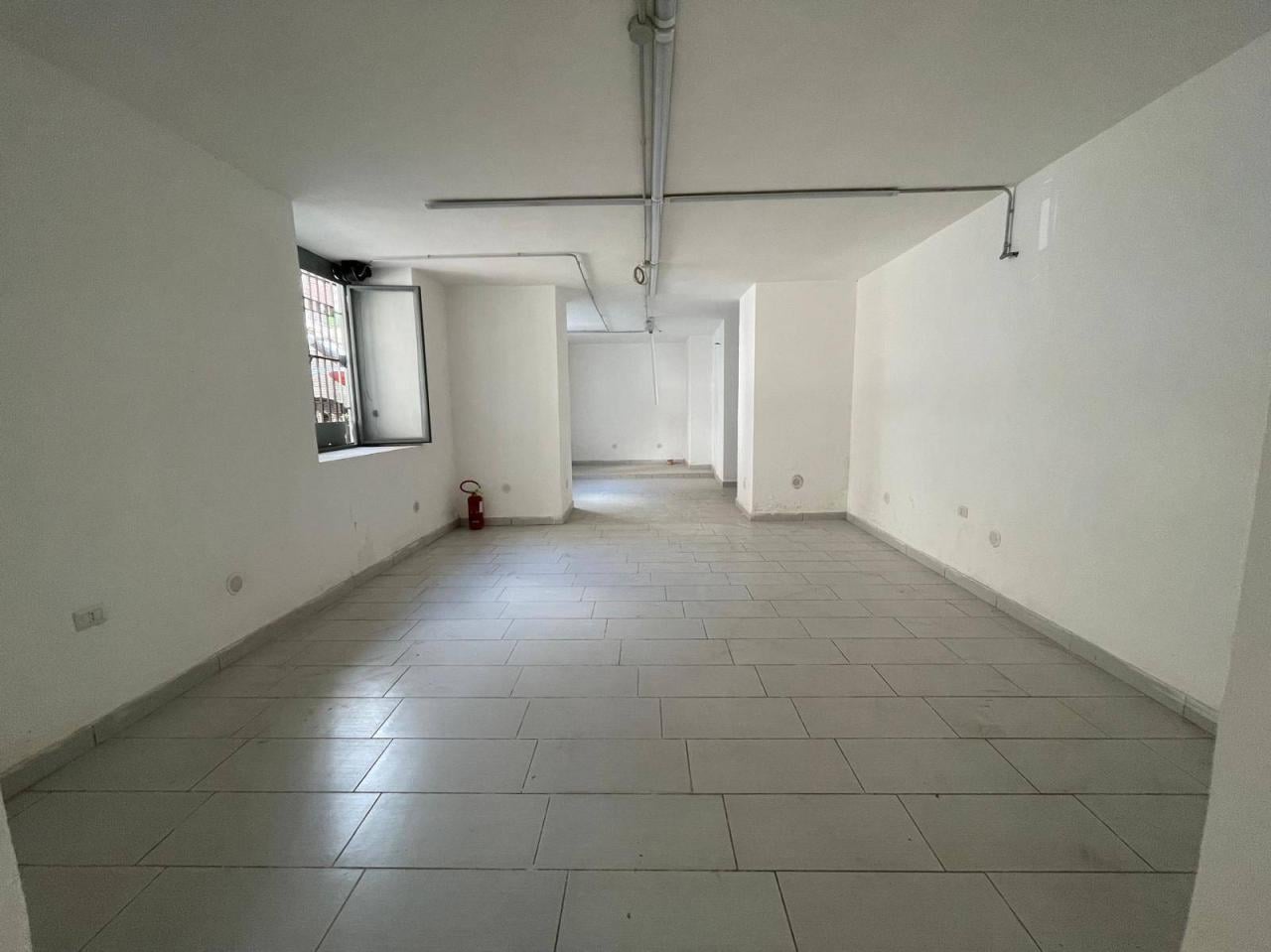 Affitto Negozio, Caserta foto