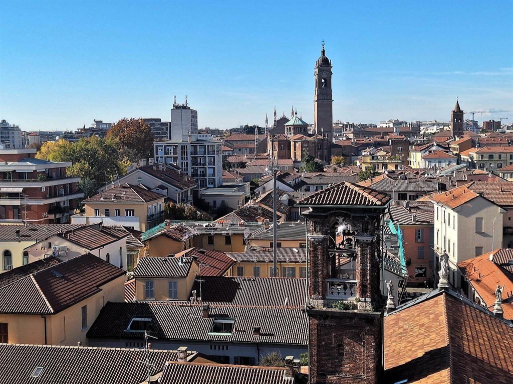 appartamento in vendita a Monza in zona Centro Storico