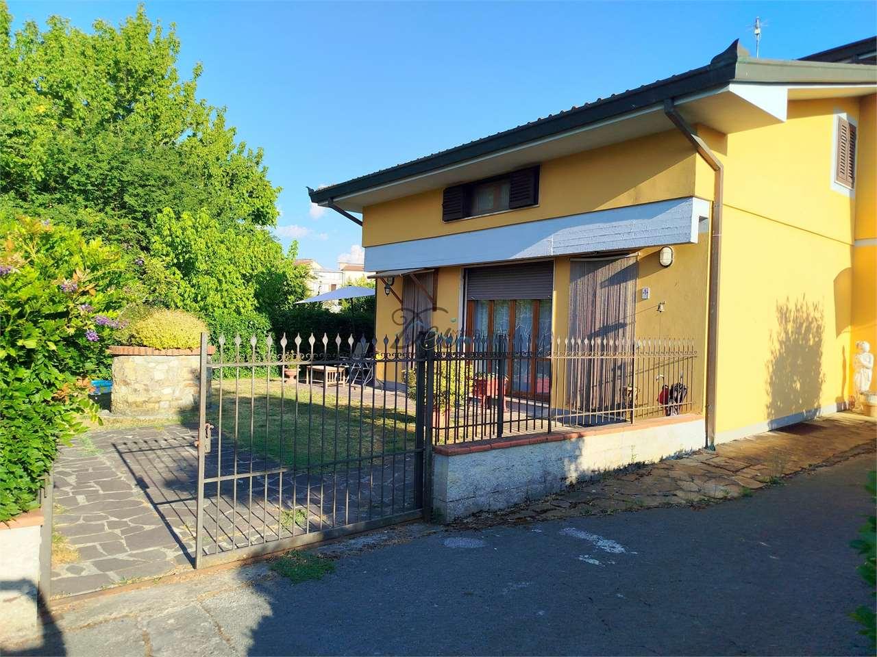 casa indipendente in vendita a Lucca in zona Centro Città