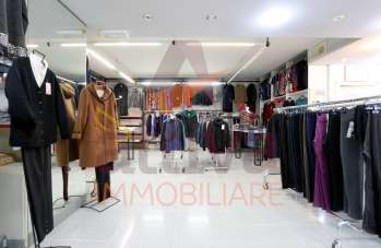 Rent 3 vetrine, Osimo Rent 3 vetrine, Osimo