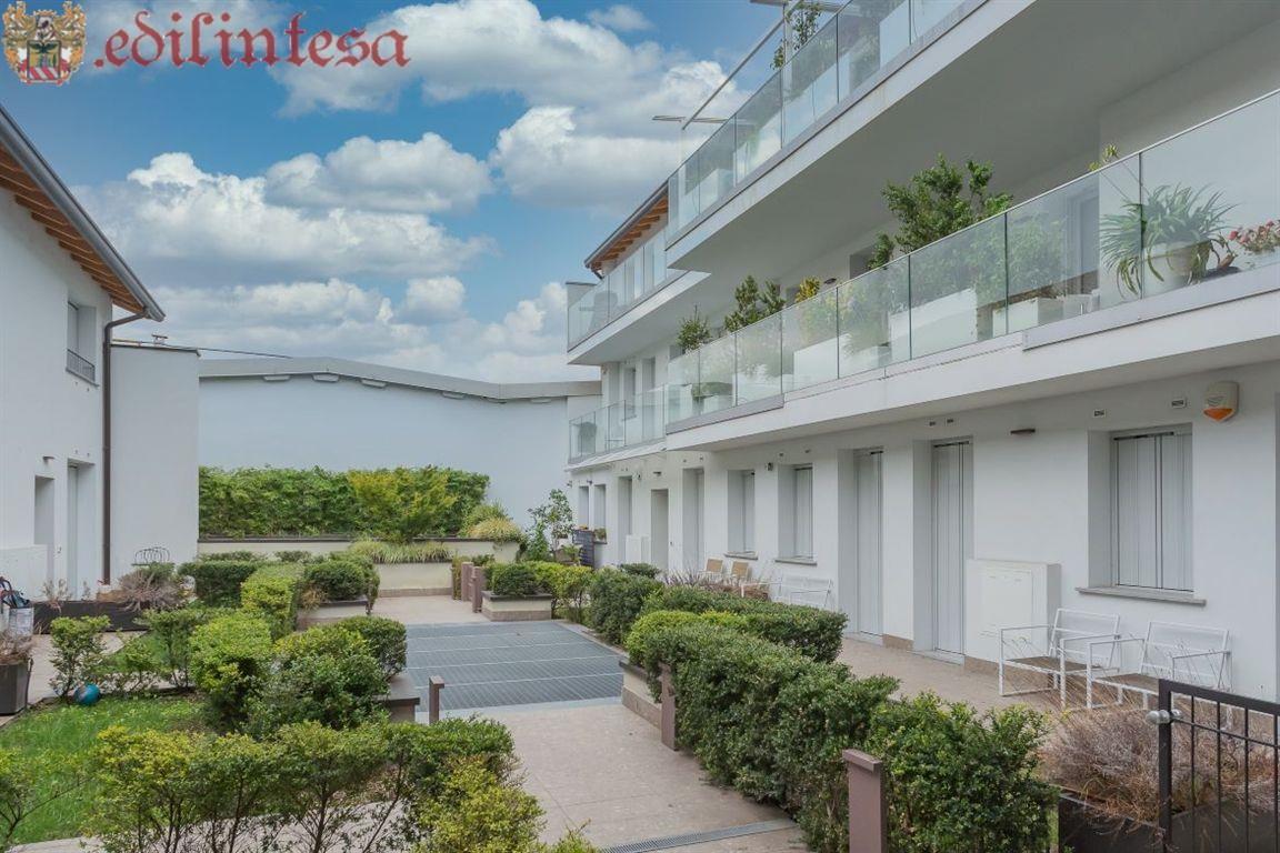 appartamento in vendita a Monza in zona Centro Storico