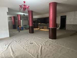 Renta Locale commerciale, Parete