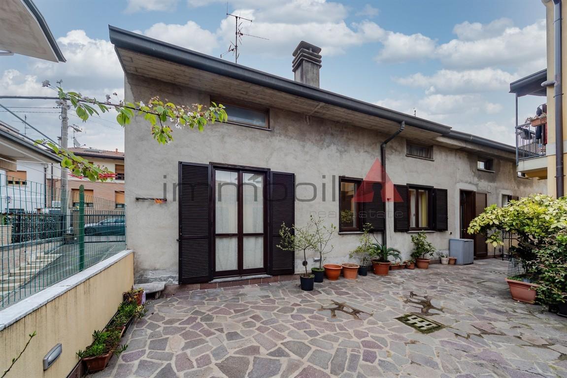 casa indipendente in vendita a Nova Milanese