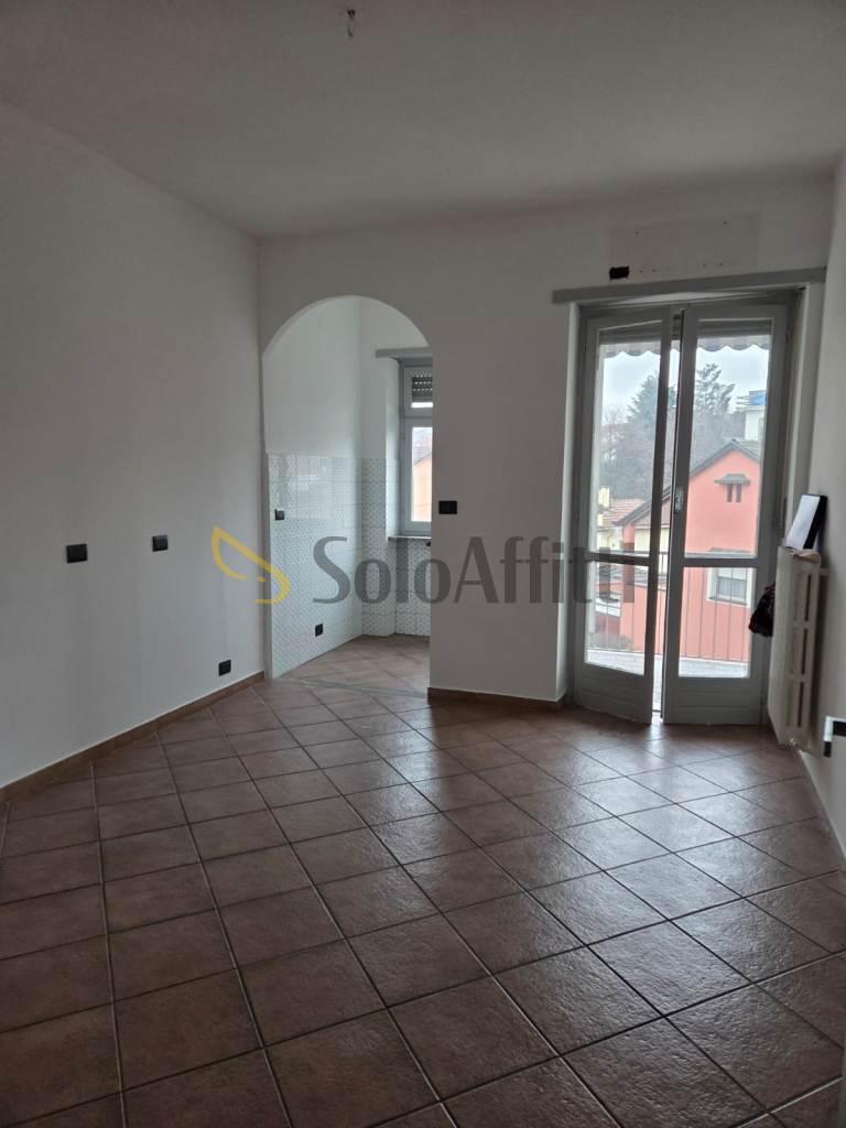 Rent Four rooms, Chieri foto