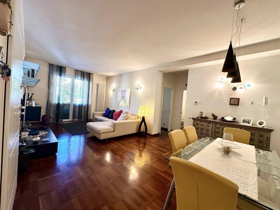 ufficio in vendita ad Arcola in zona Romito Magra