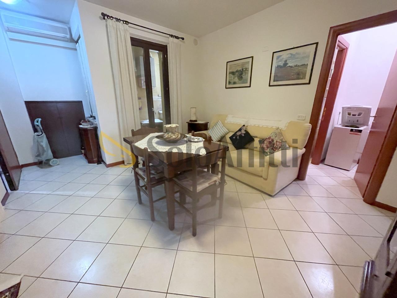 Renta Dos habitaciones, Osimo foto