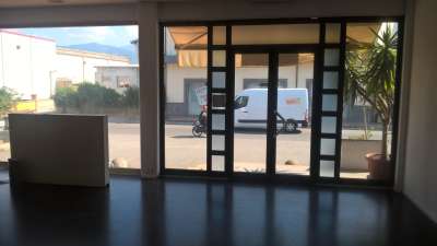 Rent Capannone , Carrara