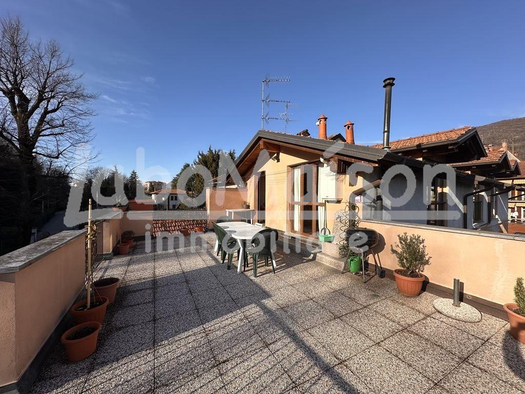 casa semindipendente in vendita a Gavirate