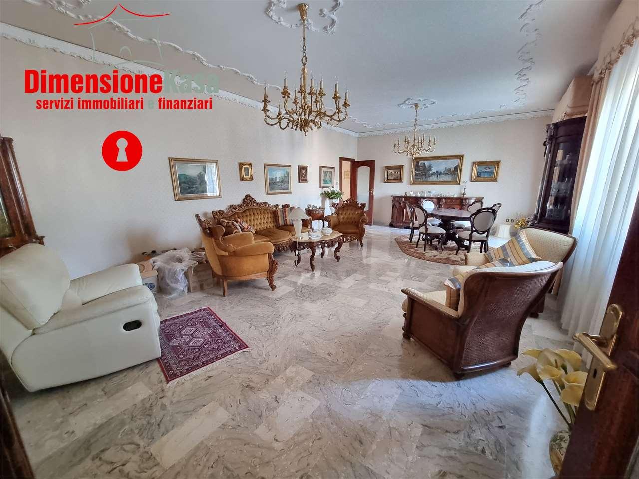 Vendita vendita, Nola foto