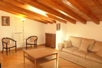 Vendita Trivani, Uscio