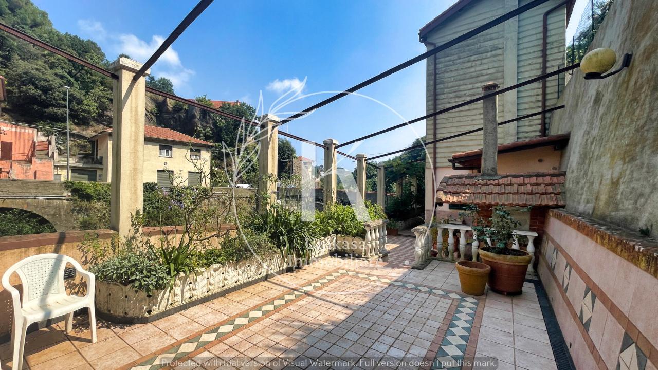casa indipendente in vendita a Savona in zona Santuario