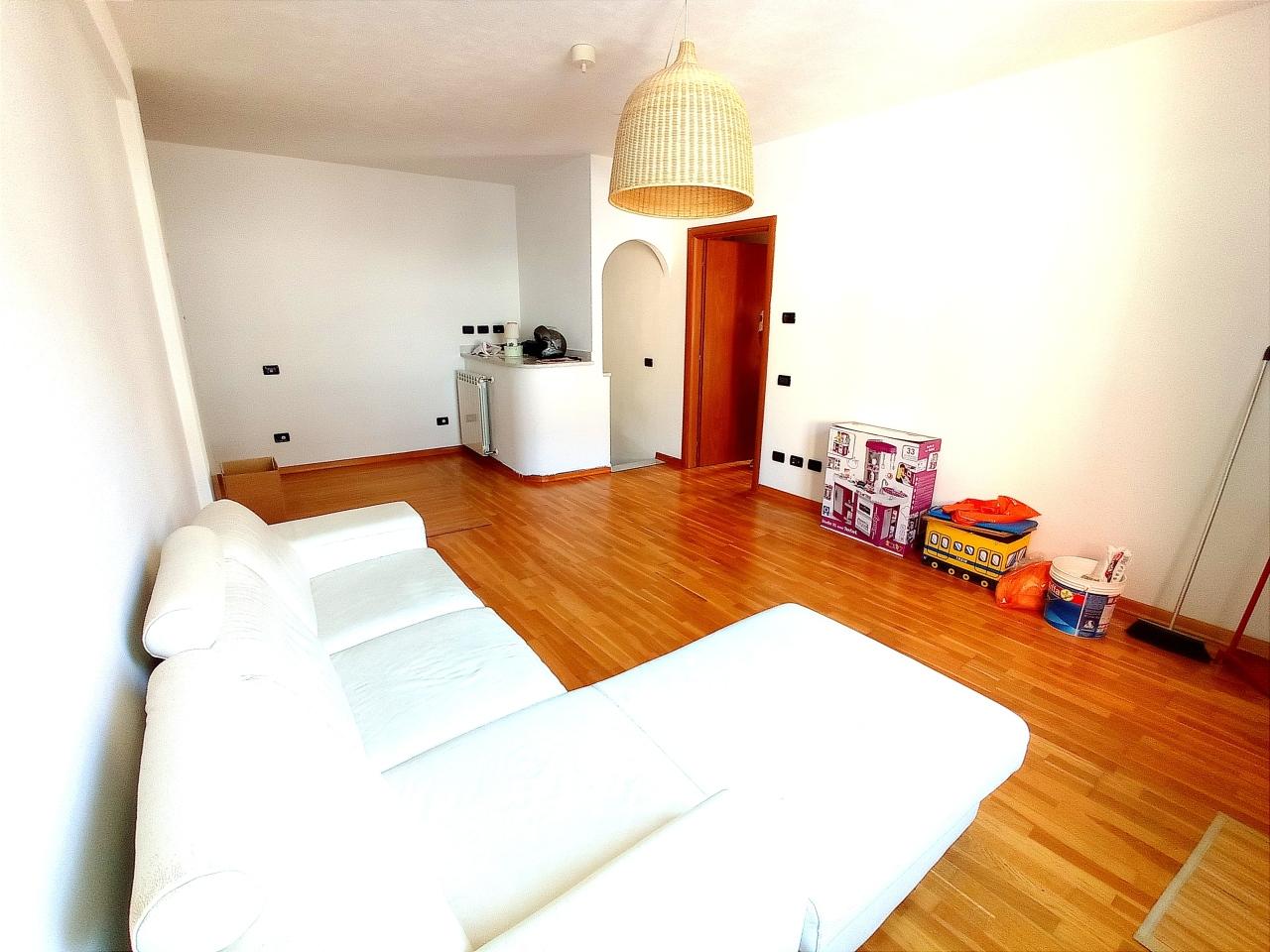 Vendita Trivani, Follo foto