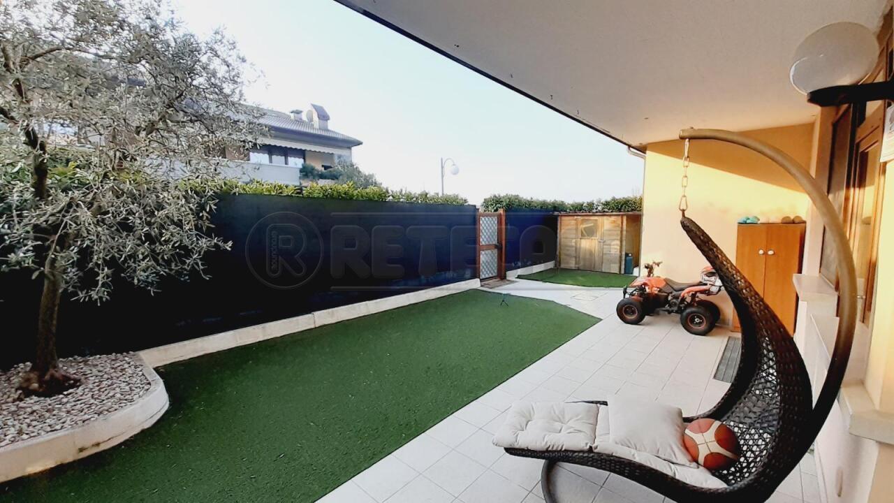appartamento in vendita a Desenzano del Garda in zona Rivoltella