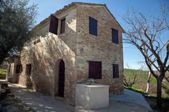 Affitto Quadrivani, Monsampietro Morico Affitto Quadrivani, Monsampietro Morico