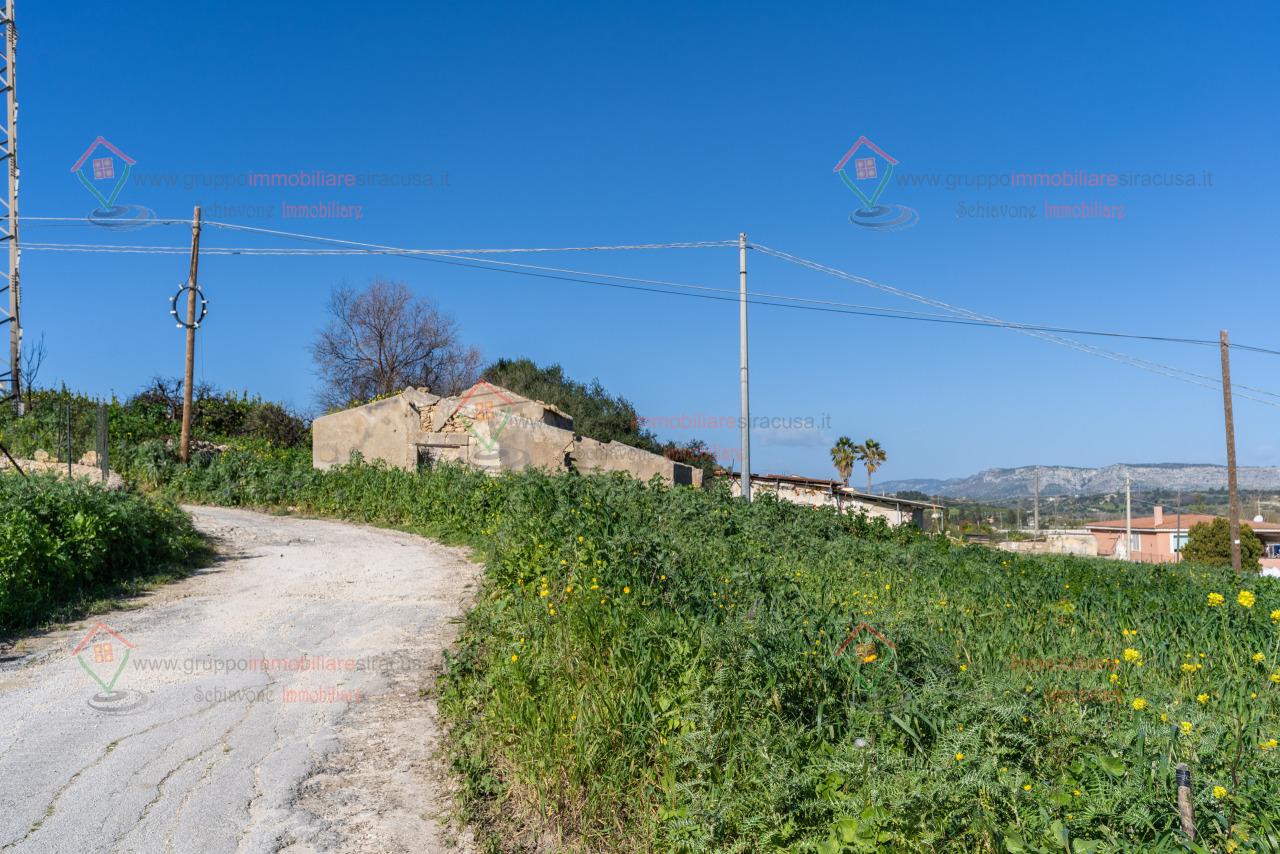 terreno edificabile in vendita a Siracusa in zona Belvedere