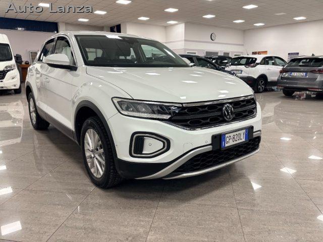 VOLKSWAGEN T-Roc Benzina 2023 usata, Milano foto