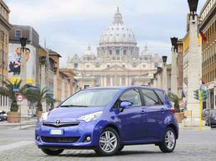 TOYOTA Verso-S Benzina 2011 usata TOYOTA Verso-S Benzina 2011 usata