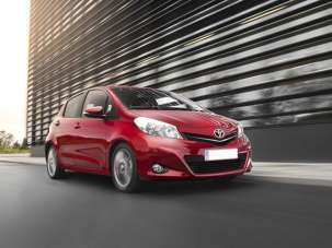 TOYOTA Yaris Benzina 2014 usata
