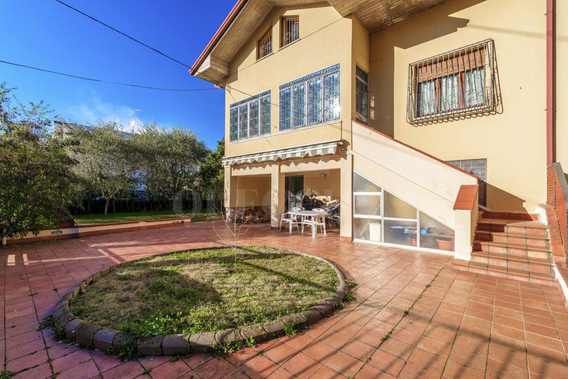 casa indipendente a Peschiera del Garda in zona San Benedetto di Lugana
