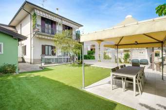 Vendita Villa bifamiliare, Cesano Maderno