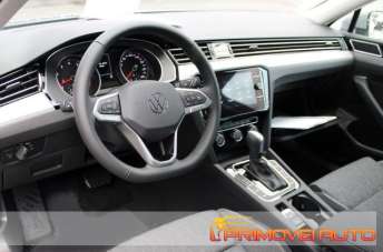 VOLKSWAGEN Passat Variant Benzina 2023 usata, Modena