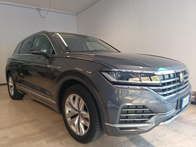 VOLKSWAGEN Touareg Diesel 2021 usata, Bergamo foto