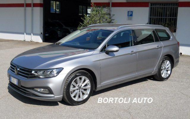 VOLKSWAGEN Passat Variant Diesel 2020 usata, Modena foto
