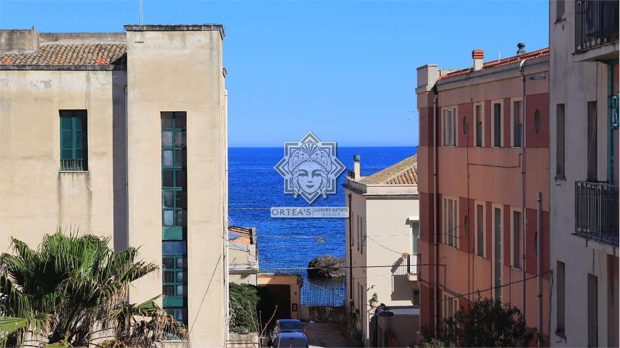 intera palazzina in vendita a Siracusa in zona Borgata