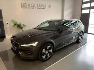 VOLVO V60 Cross Country Elettrica/Diesel 2023 usata, Pistoia