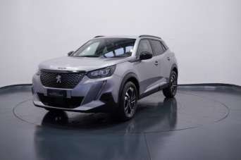 PEUGEOT 2008 Benzina 2023 usata, Napoli