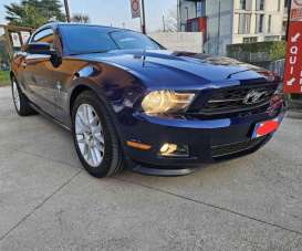 FORD Mustang Benzina 2011 usata, Como