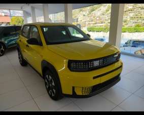 FIAT Grande Panda Elettrica/Benzina 2025 usata, Italia