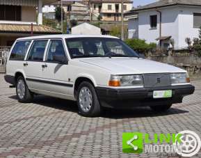 VOLVO Polar Benzina 1996 usata, Pavia