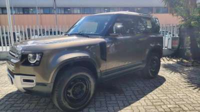 LAND ROVER Defender Elettrica/Diesel 2021 usata, Pisa