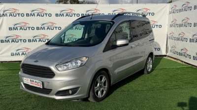 FORD Tourneo Courier Diesel 2016 usata, Napoli
