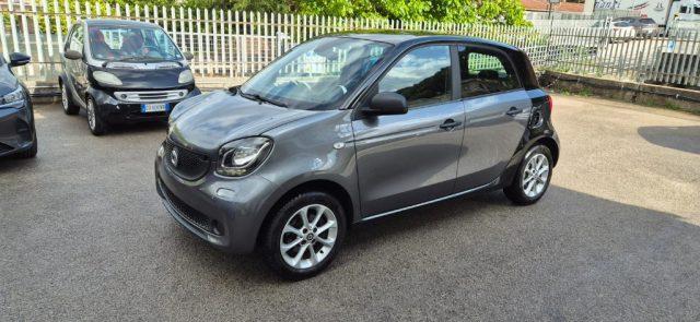 SMART ForFour Benzina 2017 usata, Latina foto