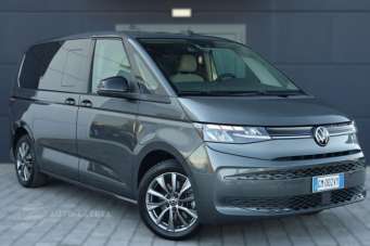 VOLKSWAGEN Multivan Elettrica/Benzina 2023 usata, Piacenza