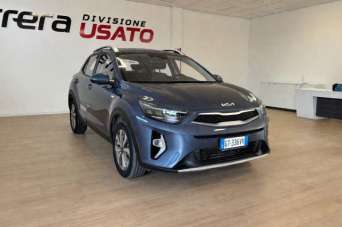KIA Stonic Elettrica/Benzina 2024 usata, Latina