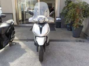 PIAGGIO Beverly 400 i.e. Benzina 2022 usata, Napoli