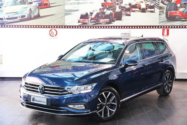 VOLKSWAGEN Passat Variant Diesel 2022 usata, Bologna foto