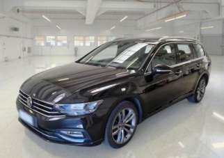 VOLKSWAGEN Passat Variant Diesel 2022 usata, Italia