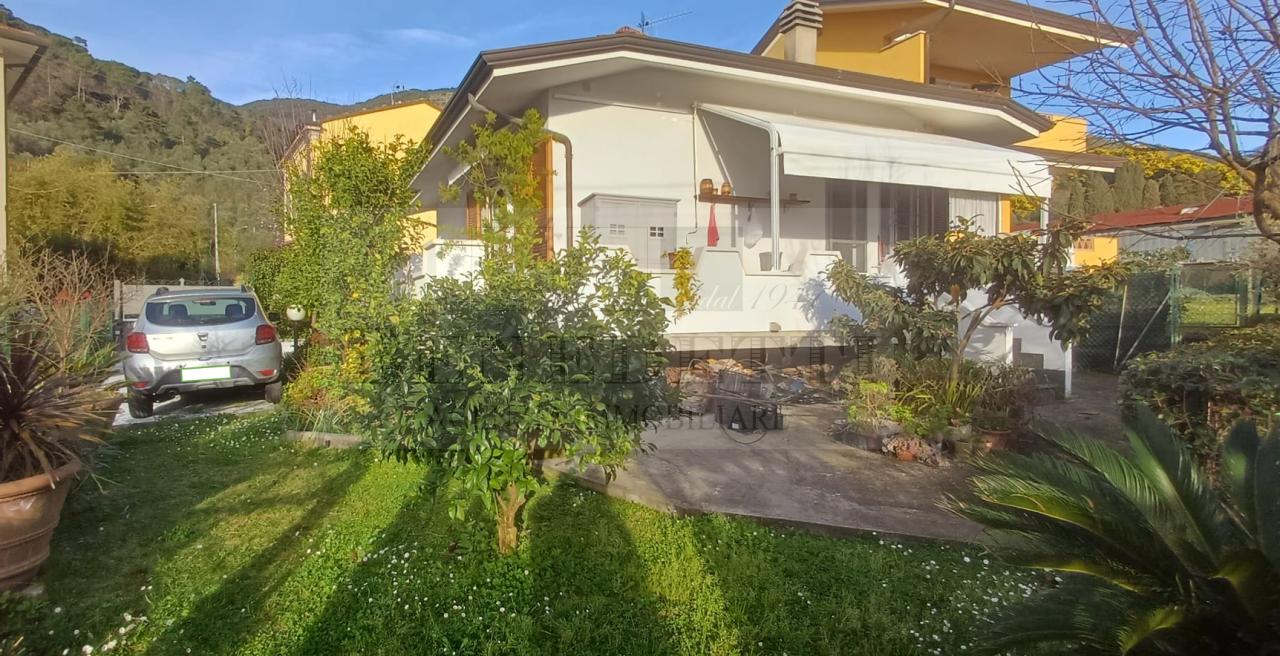 casa indipendente in vendita a Massarosa in zona Quiesa