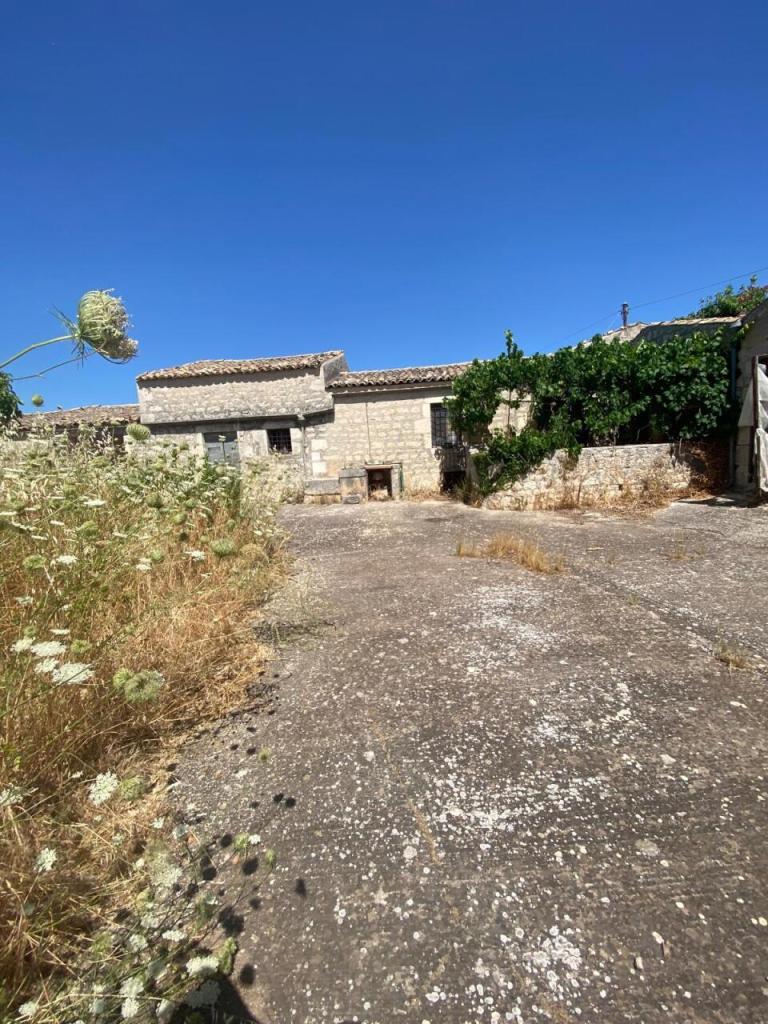 casa indipendente in vendita a Modica in zona Frigintini