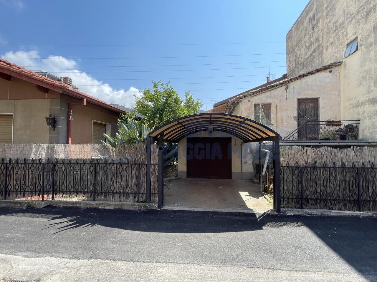 casa indipendente in vendita a Taggia in zona Arma di Taggia