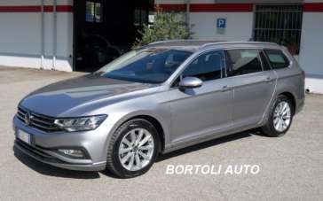 VOLKSWAGEN Passat Variant Diesel 2020 usata, Modena